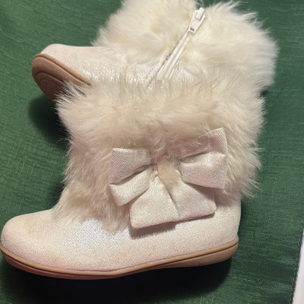 Gymboree Cream Kids Boots with Bow